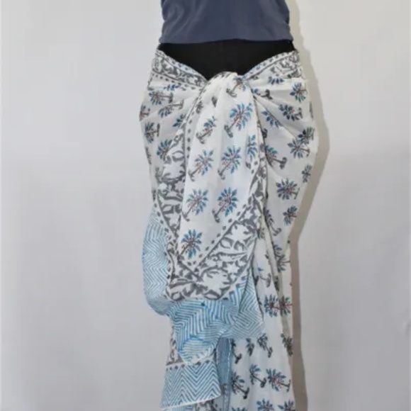 Versatile Tree India Print Cotton Fabric, 45.5 X 74 Inches, Blue, Gray, White - Picture 3 of 5